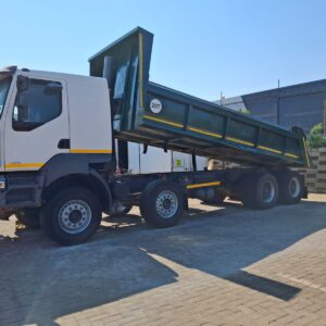 2014 Renault Kerax 440 8x4 15 Cube Tipper